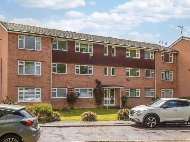 2 Bed Flat To Let