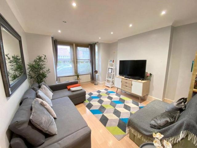 2 bed Flat To Let