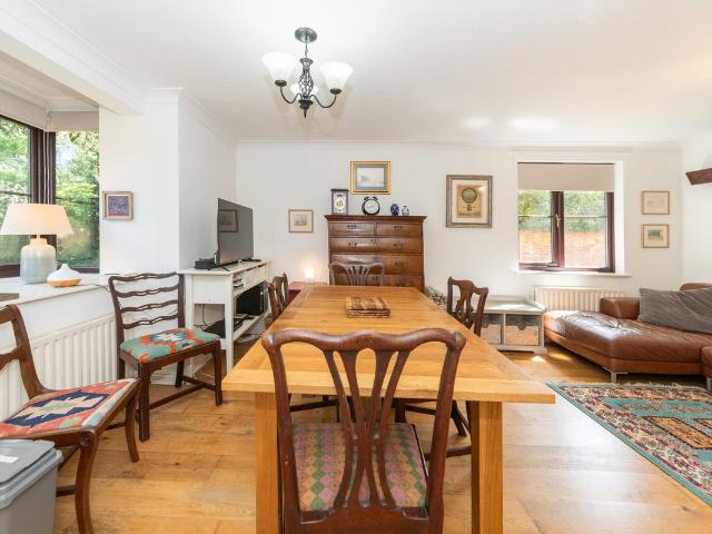 2 bed Flat To Let