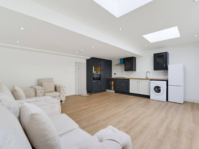 2 bed Flat To Let