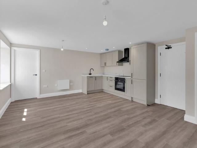 2 bed Flat To Let
