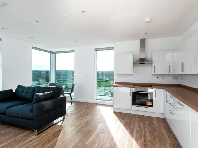 2 bed flat to let in Chatham