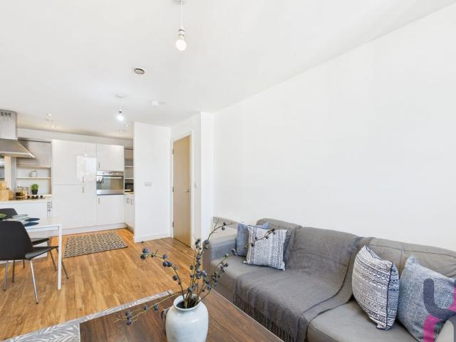 2 bed flat to let in Liverpool
