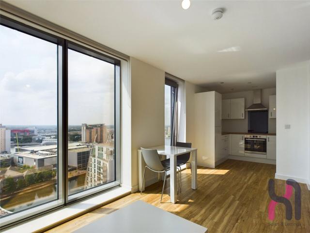 2 bed flat to let in Manchester
