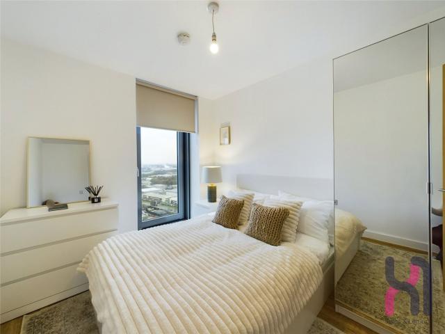 2 bed flat to let in Manchester