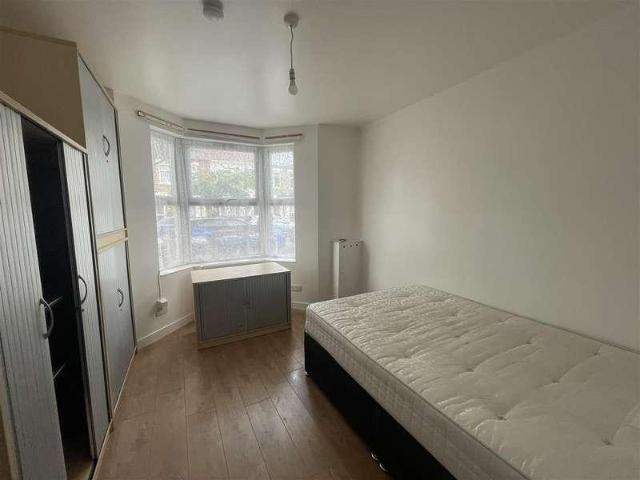 2 bed flat to rent