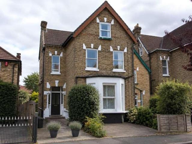 2 bed flat to rent