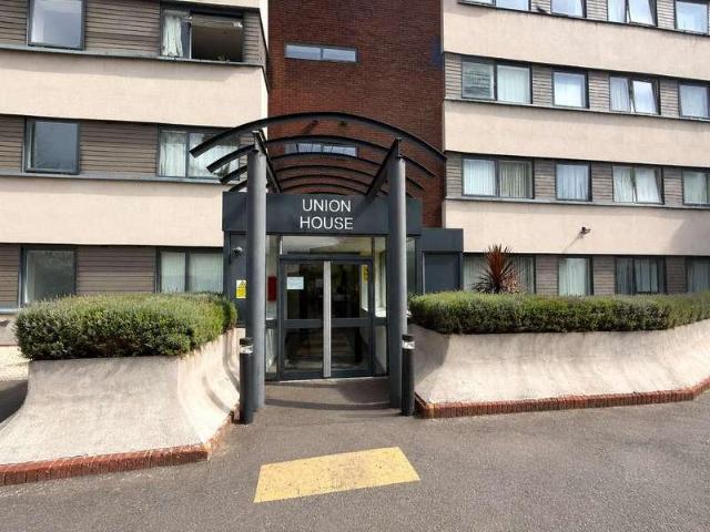 2 bed flat to rent