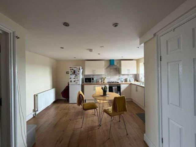 2 bed flat to rent