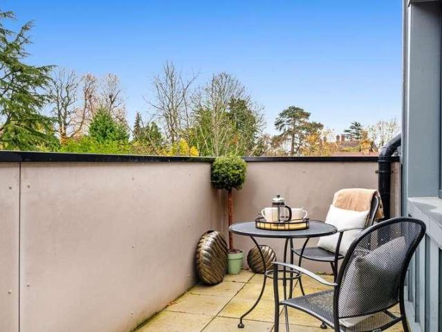 2 bed flat to rent