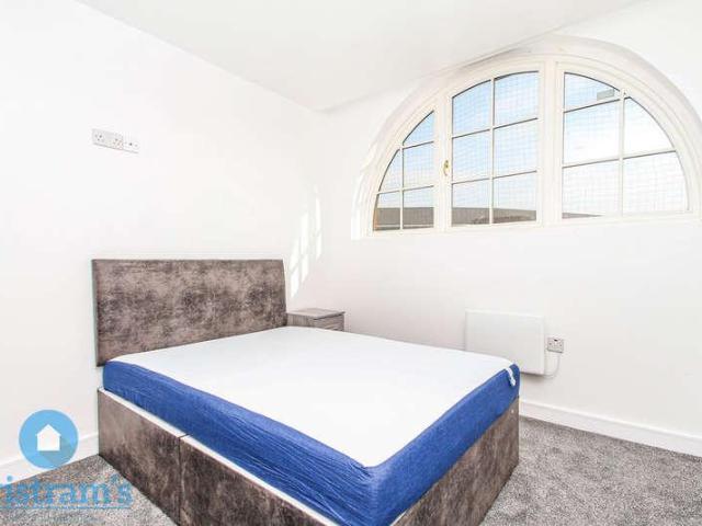 2 bed flat to rent