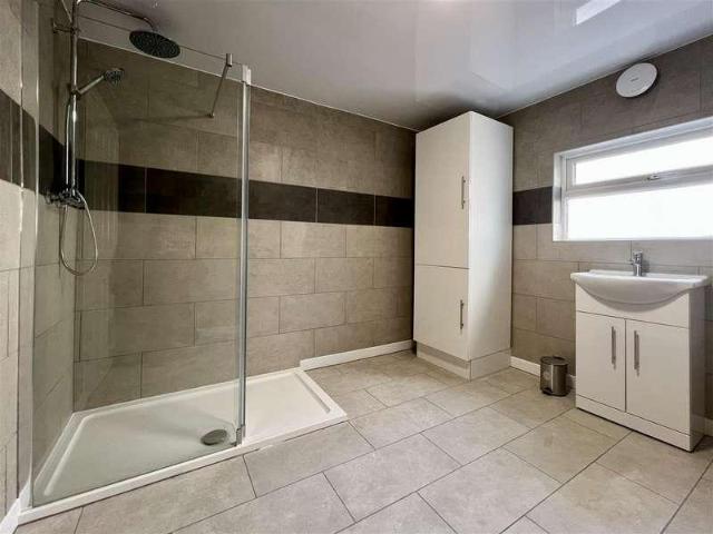 2 bed flat to rent