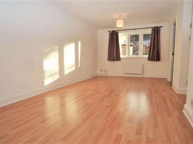 2 bed flat to rent