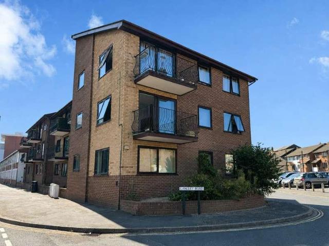 2 bed flat to rent