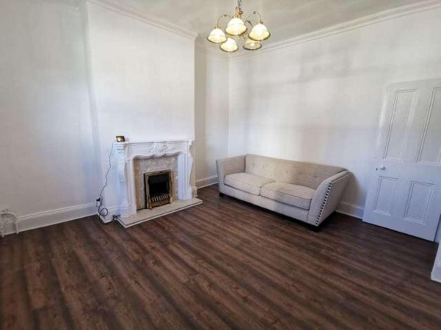 2 bed flat to rent