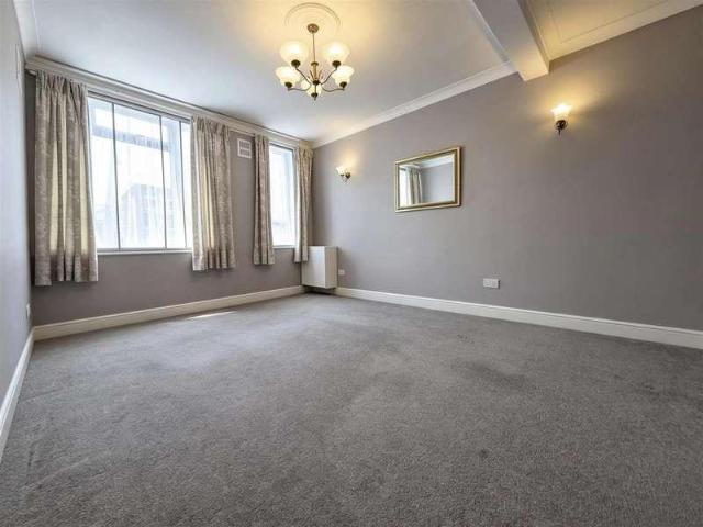 2 bed flat to rent