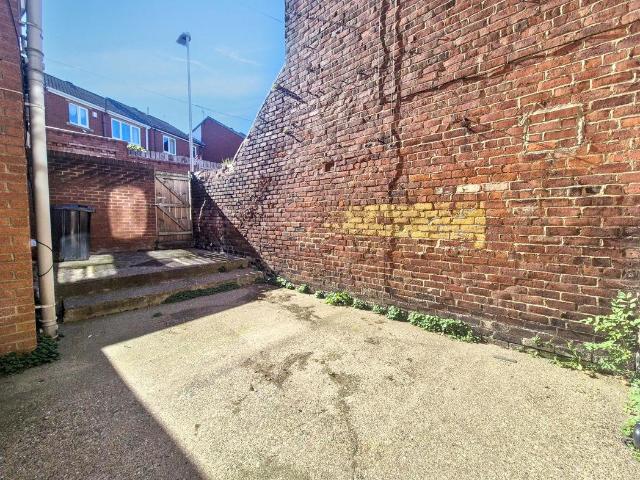 2 bed flat to rent