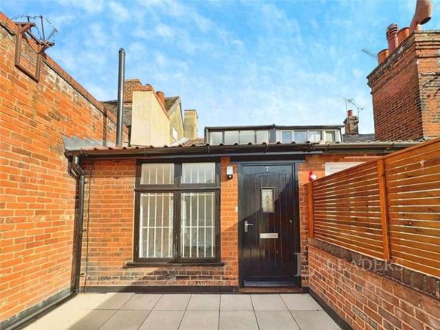 2 bed flat to rent