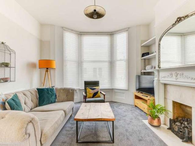 2 bed flat to rent