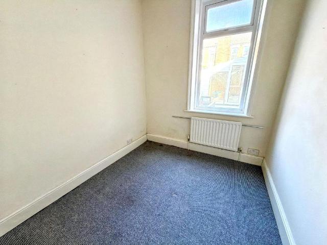 2 bed flat to rent