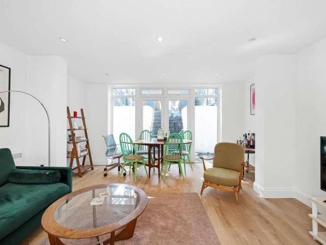2 bed flat to rent