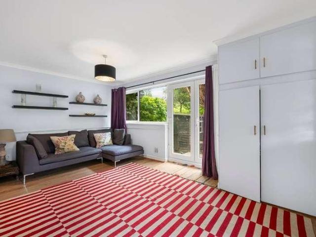 2 bed flat to rent