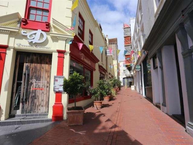 2 bed flat to rent