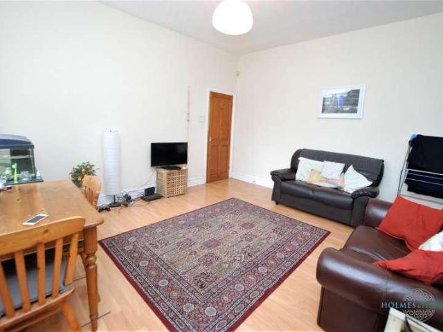 2 bed flat to rent