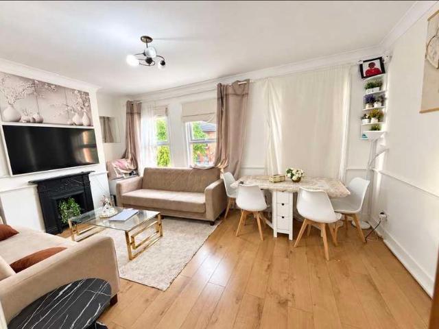 2 bed flat to rent