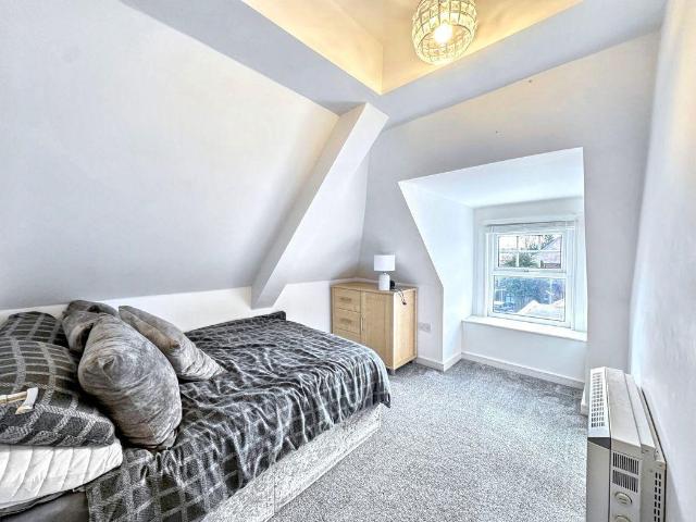 2 bed flat to rent