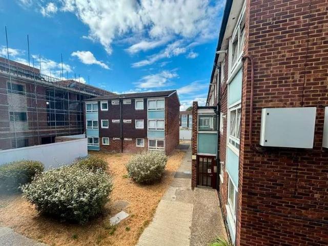 2 bed flat to rent