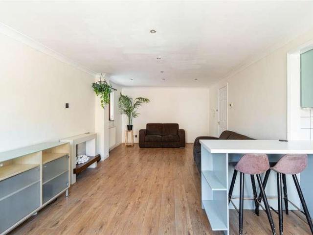 2 bed flat to rent
