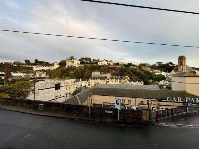 2 bed flat to rent