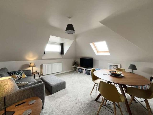 2 bed flat to rent