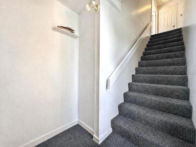 2 bed flat to rent