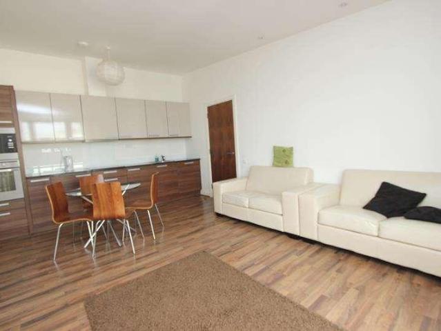 2 bed flat to rent