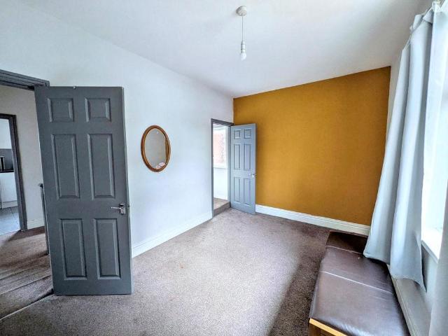 2 bed flat to rent