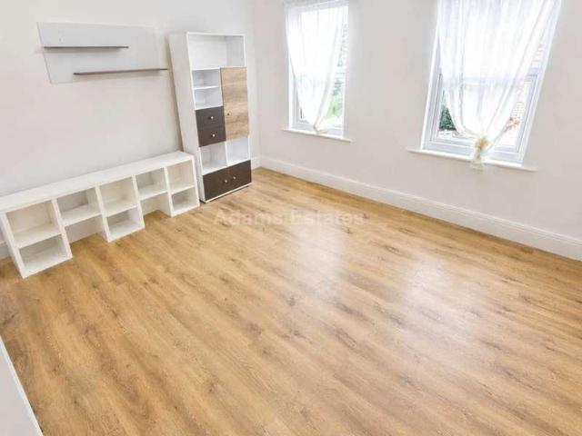 2 bed flat to rent