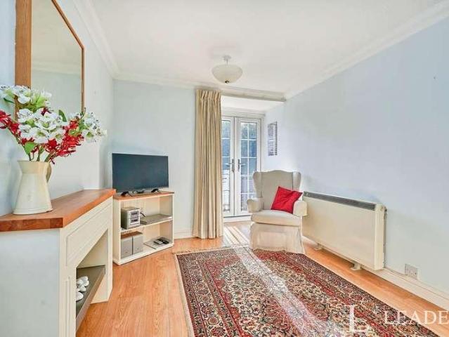 2 bed flat to rent