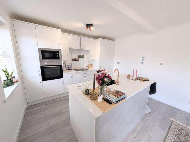 2 bed flat to rent