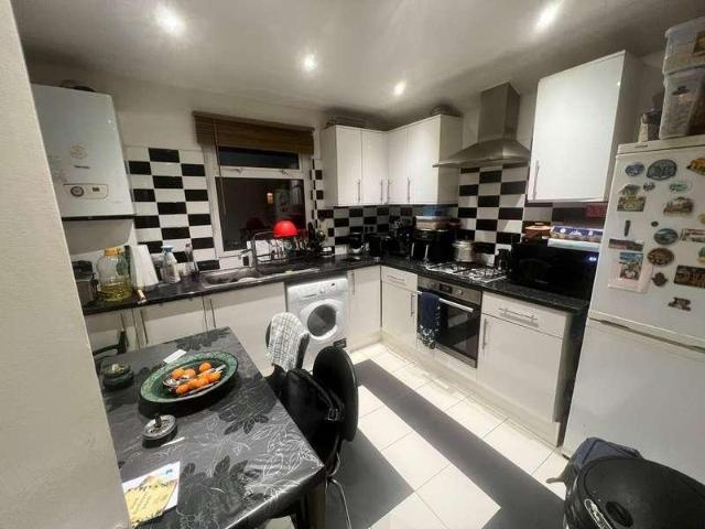 2 bed flat to rent