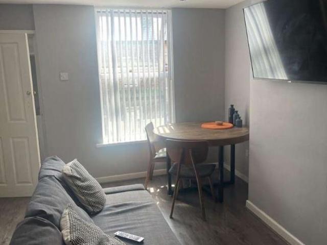2 bed flat to rent