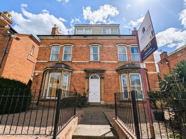 2 bed flat to rent