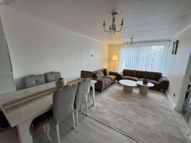 2 bed flat to rent