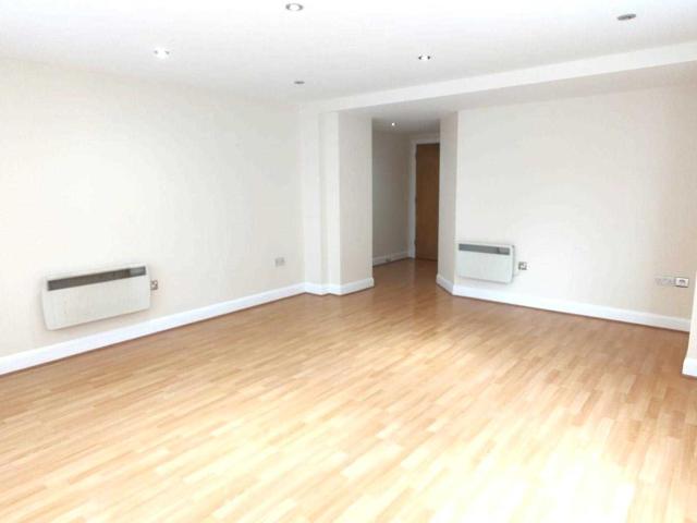 2 bed flat to rent