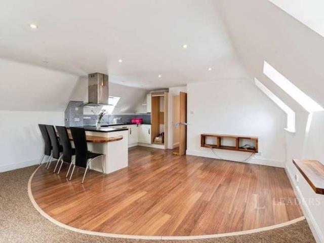 2 bed flat to rent