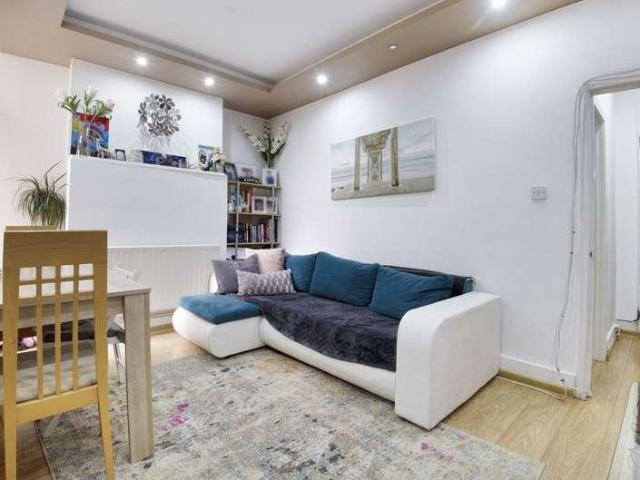 2 bed flat to rent