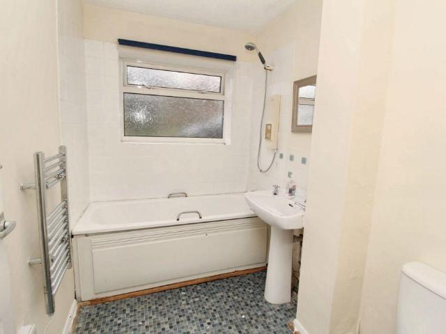 2 bed flat to rent