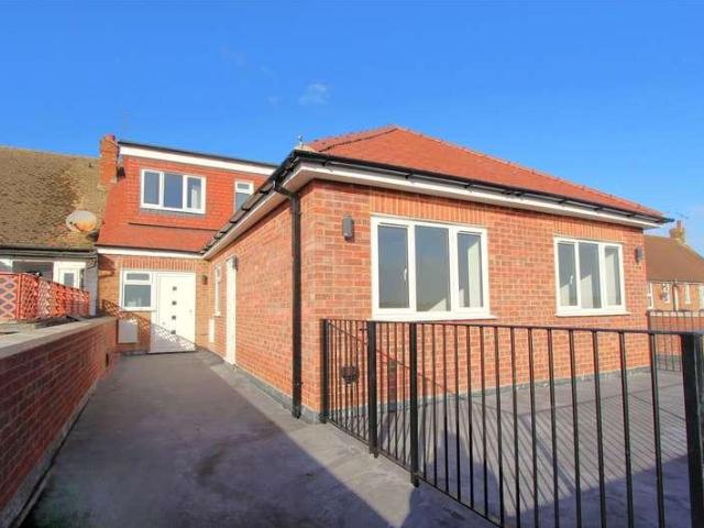 2 bed flat to rent