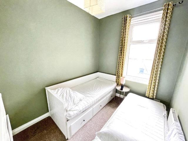 2 bed flat to rent